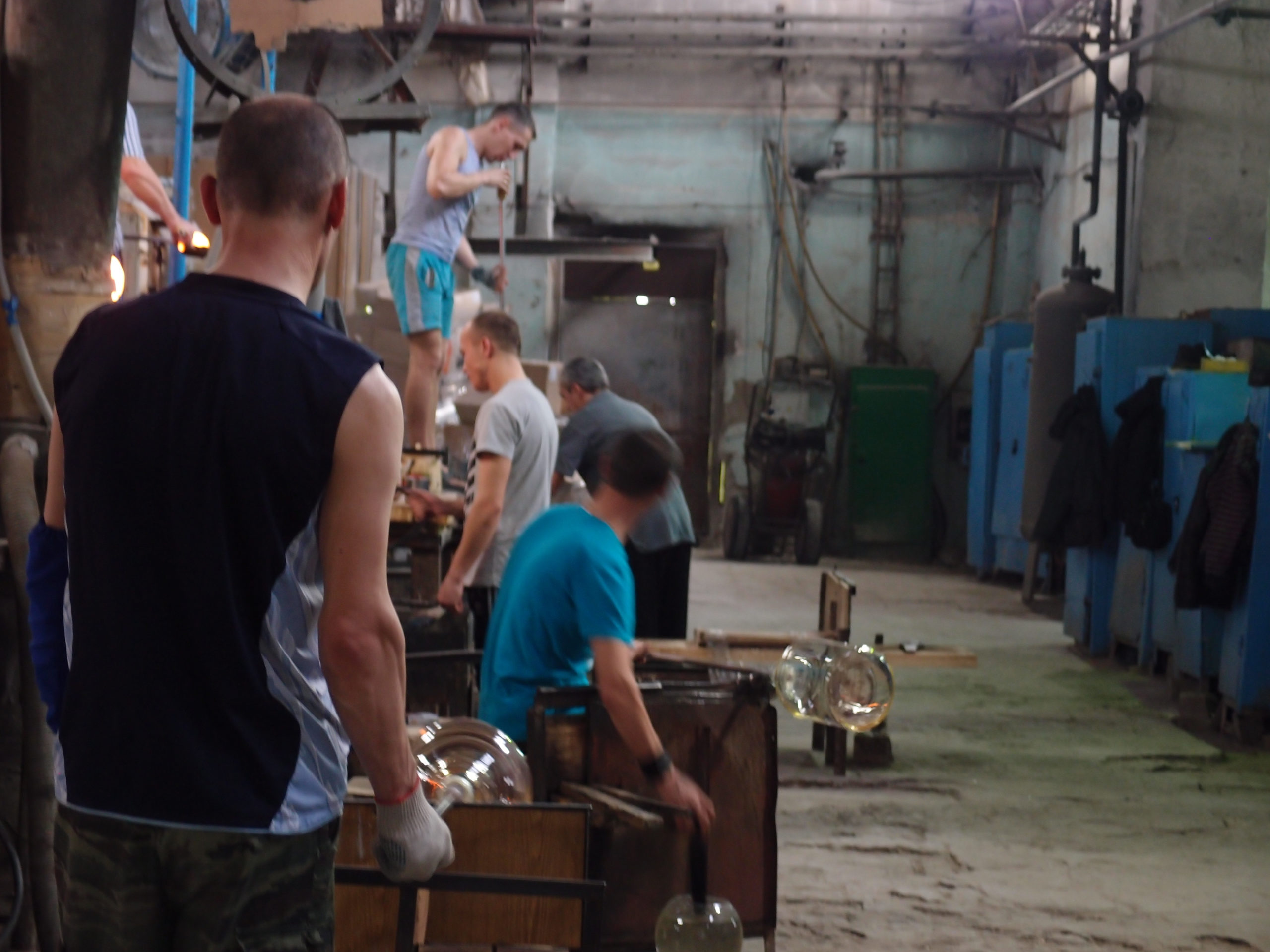 ガラス工房の作業風景