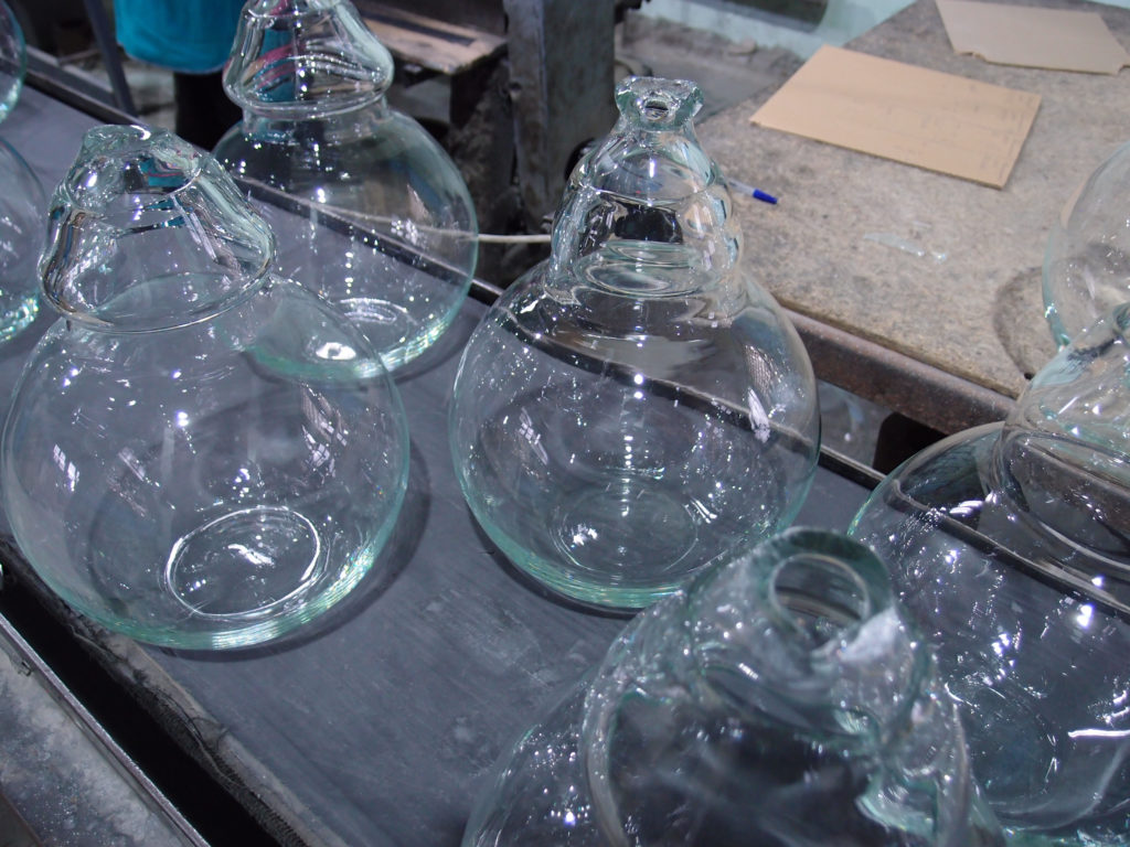 ガラス製品の制作風景