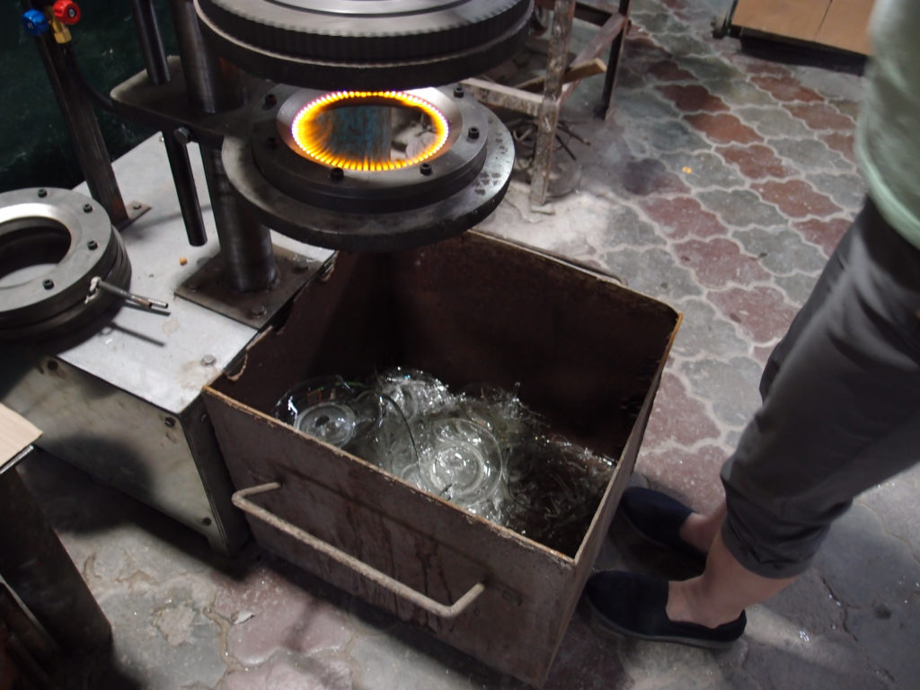 ガラス製品の制作風景